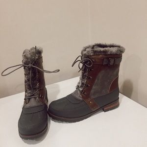 Snow boots